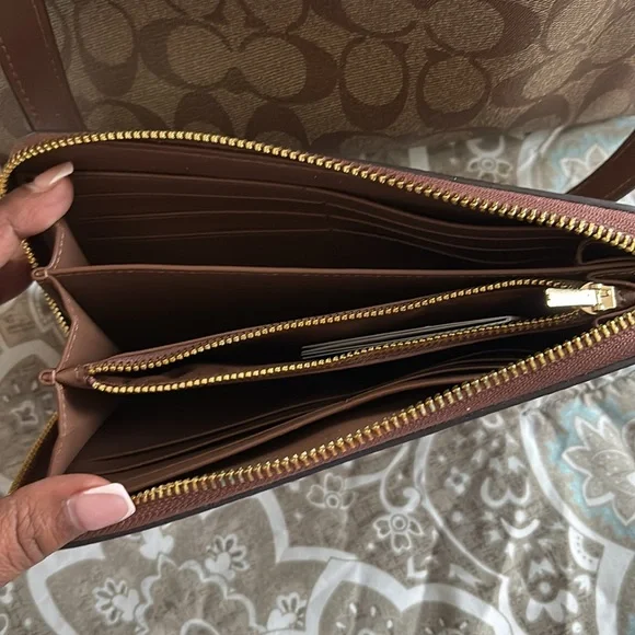 Coach Tote/ Matching Wallet - Picture 3 of 8